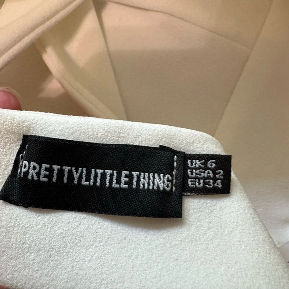 🔹5/$25🔹 PrettyLittleThing Off White Crepe Wrap Bralet. Women’s Size  2 - Picture 3 of 9